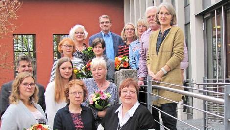 Ehrungen beim Diakonischen Werk Coburg. Unser Bild zeuugt von links: Achim Teuber (25 Jahre), Anja Kellerhoff (25 Jahre), Ursula Wagner (Goldenes Kronenkreuz), Dekan Stefan Kirchberger, Diakon Ulrich Brockdorff und Rita Schedel (25 Jahre). Foto: Martin Koch