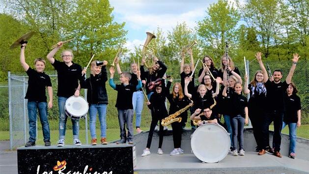 Los Bambinos, die Nachwuchsmusiker der N&uuml;dlinger Musikanten, zeigen, welche Freunde mit der Musikausbildung verbunden ist. Foto: Anke Stollberger
