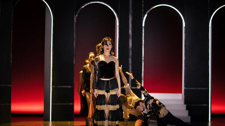 "Der Glöckner von Notre-Dame": Mark McClains Ballettabend nach dem Roman von Victor Hugo feierte erfolgreich Premiere am Landestheater Coburg.Foto: Sebastian Buff