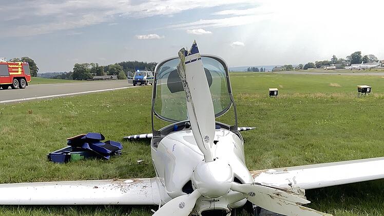 Flugunfall in Hof: Hoher Schaden nach missgl&uuml;ckter Landung
