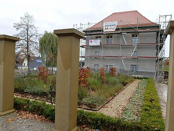 Außen- und Innenputz sind noch nicht fertig. Der Estrich muss noch eingebracht werden und austrocknen. Dann erst können die Parkettleger ran.Fotos: Ronald Rinklef/Werner Baier