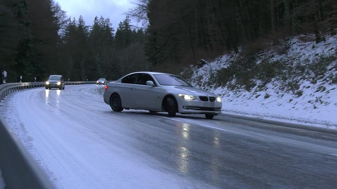 Wintereinbruch in Franken: Blitzeis und Schnee