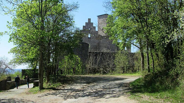 Zum 1. Mai nehmen die Vereine an Sonntagen und Wochenenden wieder die Bewirtschaftung auf der Trimburg auf. Foto: Winfried Ehling