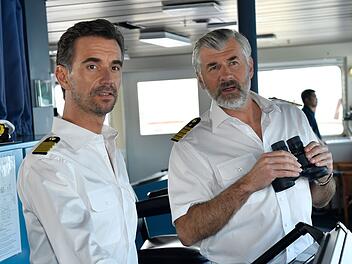 Florian Silbereisen (links) und Daniel Morgenroth teilen sich beim ZDF-Traumschiff die Kommandobr&uuml;cke.