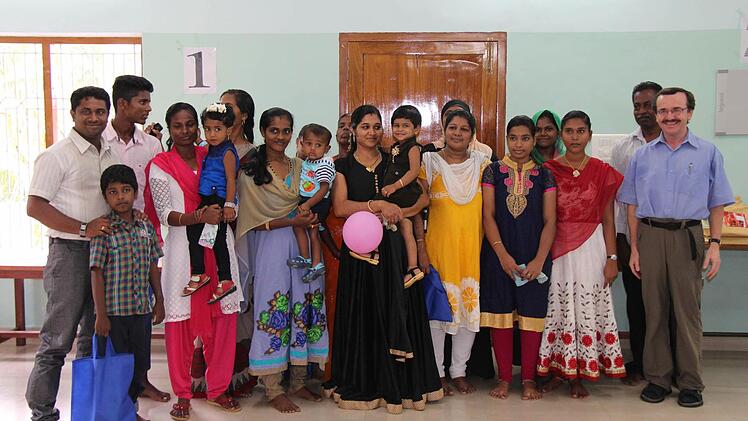 Walter Ries (rechts) mit ehemaligen Patenkindern Foto: Konrad Gottschall