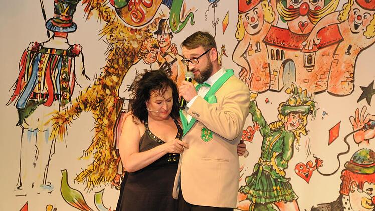 Die Kabarettistin Lizzy Aumeier ging forsch ran.  Foto: Karl Heinz Wirth