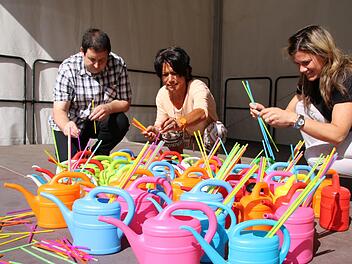 Bj&ouml;rn Hein, Inge Bulheller und Nadine B&ouml;tsch von Kultourismus bereiten das Stadtfest vor. Was es damit auf sich hat, verraten sie nicht.  Foto: Malz