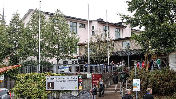 Das Umweltzentrum Haus der Schwarzen Berge in Oberbach wurde gründlich modernisiert. Das Café wurde umgestaltet, der Laden befindet sich nun im  Erdgeschoss, die Tourist-Information ist offen zugänglich. Foto: Dieter Britz