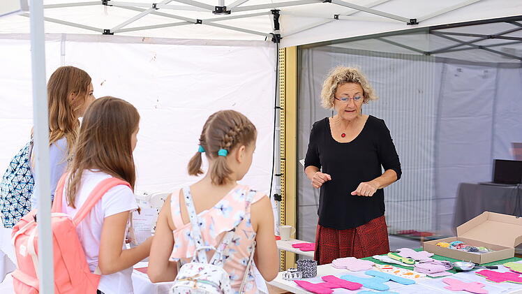 Nürnberg: Kindertheater Pfütze mit Parcours zum Thema Menstruation