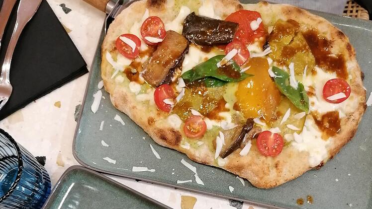Leckere italienische Pinsa können Sie im Maison Pinsa essen.