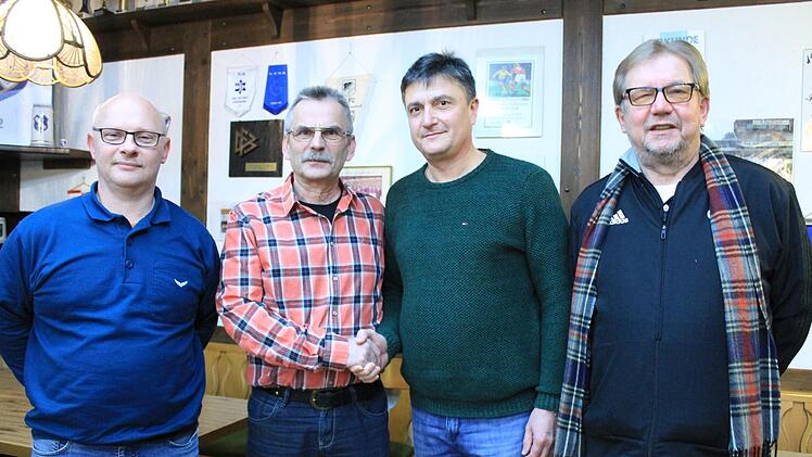 Der nachgerückte stellvertretende Gruppenspielleiter Frank Börner mit Kreisspielleiter Egon Grünbeck, dem neuen Liga-Sprecher Hans-Karl Schleicher, der sich für dieses Amt freiwillig meldete, und Gruppenspielleiter Georg Skliwa (von links) Foto: Dominic Buckreus
