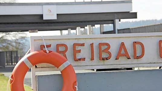 Ist Eberns Freibad auf Dauer zu retten? Foto: Eckehard Kiesewetter