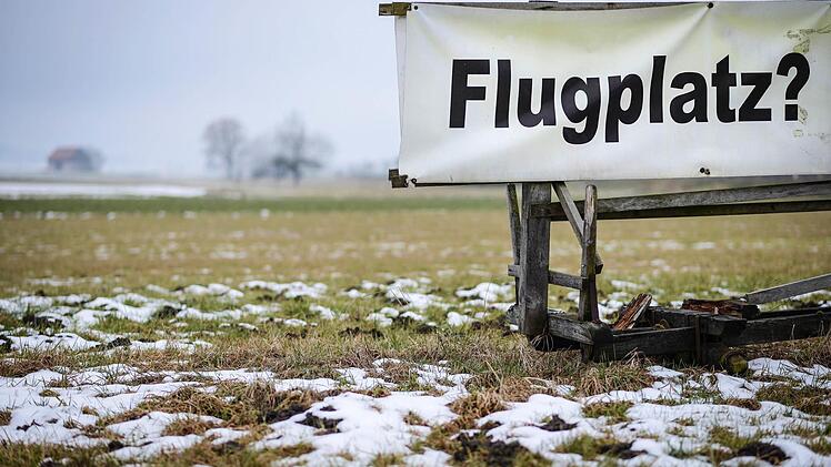 Ein Bürgerbegehren soll verhindern, dass der Landkreis für den Flugplatz zahlt. Ein Ratsbegehren des Kreistags zielt genau auf das Gegenteil. der Kreisausschuss Coburg sprach sich für diesenSchritt aus. Foto: CT-Archiv