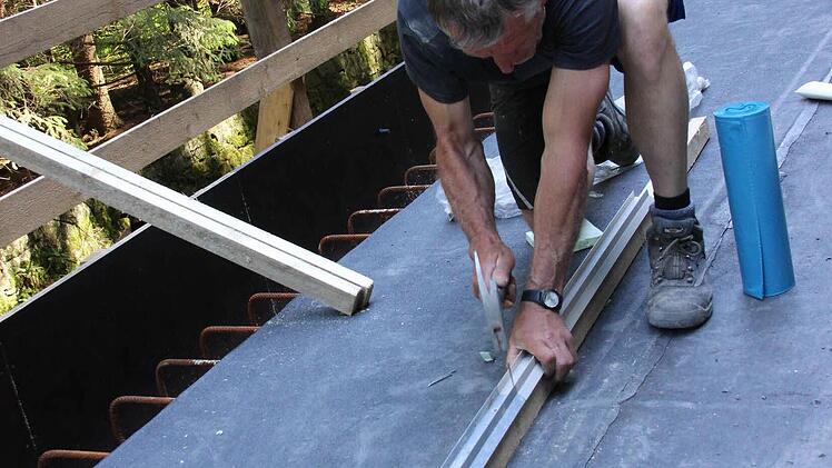 Arbeiten an der Dehnungsfuge  Foto: Friedwald Schedel