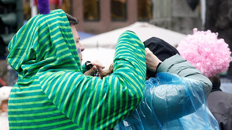Für den Rosenmontag sind Sturmböen bis zu Windstärke zehn vorhergesagt. Foto: Roland Weihrauch/dpa