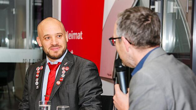 Fabian D&ouml;rner im Gespr&auml;ch mit Redaktionsleiter Michael Memmel Foto: Matthias Hoch