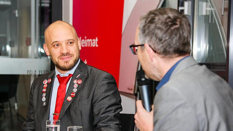 Fabian Dörner im Gespräch mit Redaktionsleiter Michael Memmel Foto: Matthias Hoch