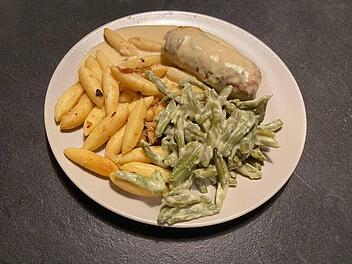 schnitzelroulade-bohnen-schupfnudeln.jpg