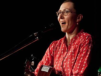 Martina Schwarzmann gastierte mit ihrem neuen Programm im Kongresshaus.Fotos: Jochen Berger