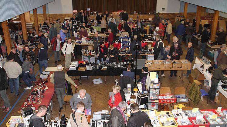 Groß war der Andrang zu Beginn der Fotobörse. Foto: Gerda Völk