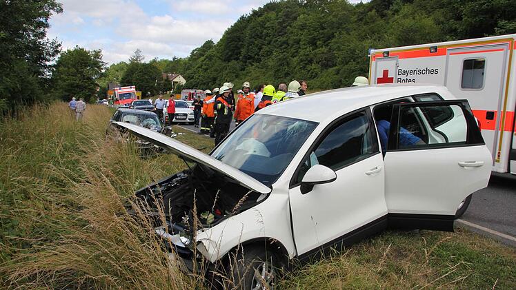 Der Touareg im Vordergrund, der Skoda im Hintergrund Foto: Friedwald Schedel