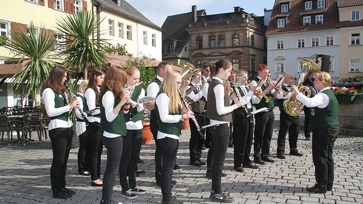 Der Musikverein Mainleus umrahmte die Andachten an den Altären mit geistlichen Liedern. Foto: Sonny Adam
