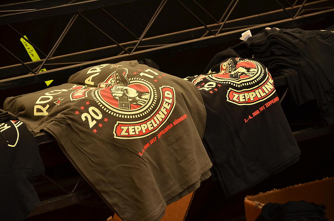 Merch und Bandshirts: Shoppen bei RIP