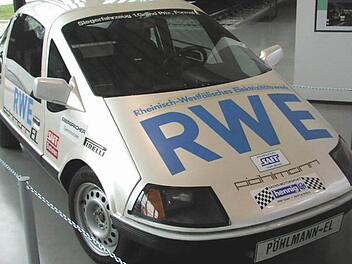 Der "Pöhlmann EL" gilt als erstes serienreifes Elektroauto nach dem Zweiten Weltkrieg. Damit war der Kulmbacher Erich Pöhlmann seiner Zeit voraus. Das Mobil mit den Flügeltüren setzte sich am Markt nie durch. Ein Exemplar steht im Automobil-Museum Fichtelberg. Foto: Archiv