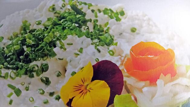 Ziebeleskäs selbst machen - so einfach geht's! So gut schaut er aus, und so gut schmeckt er auch. Foto: "Gscheitgut - Franken isst besser"