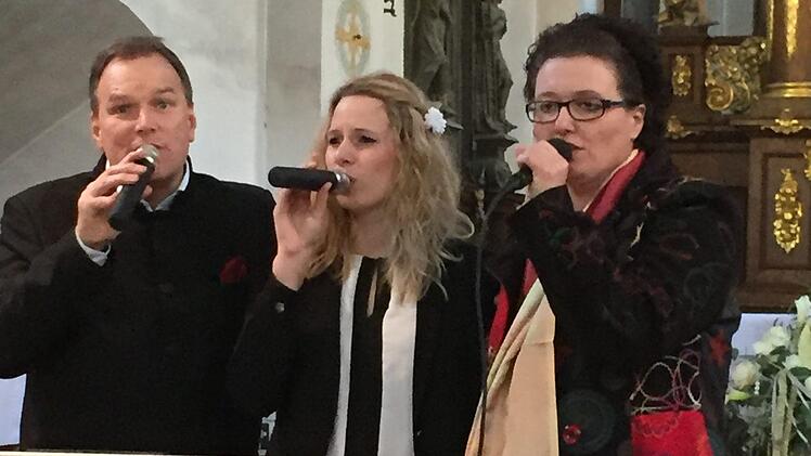 Das Trio M&M bei seinem Auftritt in der Kreuzbergkirche.  Regina Rinke