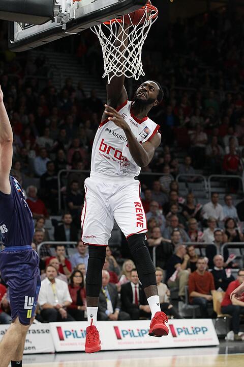 Brose gg Crailsheim 071015 10 Dunk Olaseni