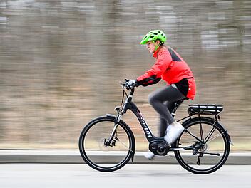 E-Bikes und Pedelecs erobern zunehmend die Straßen und Radwege.dpa