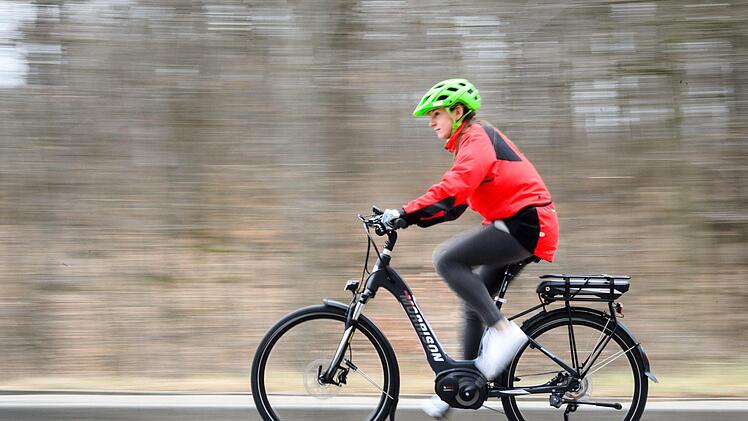 E-Bikes und Pedelecs erobern zunehmend die Straßen und Radwege.dpa