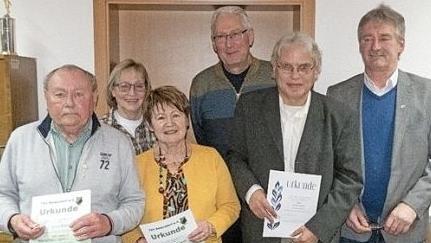 Ehrung für 50 Jahre Mitgliedschaft beim TSV Beiersdorf (von links): Erwin Klett, Dorothea Forkel, Hannelore Bergner, Vorsitzender Volker Zipprich, Ronald Friedrich, Eberhard Fröbel, stellvertretender BLSV-Kreisvorsitzender  Fotos: Wolfgang Desombre