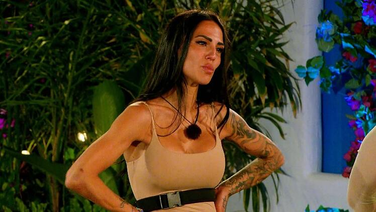 Elena muss am Ende der neuen Folge eine herbe Entt&auml;uschung verkraften.