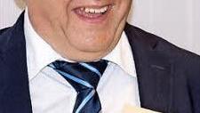 Hans Niedermaier bekam die Ehrennadel in Gold verliehen. Foto: ug