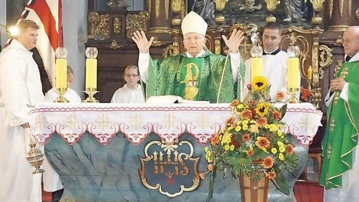 Weihbischof Ulrich Boom beim Gottesdienst in der Klosterkirche. Foto: Marion Eckert