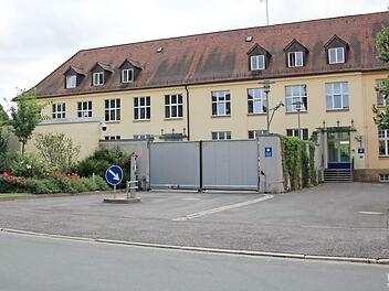 Die Polizei in Lichtenfels (unser Bild) ist mit 62 Stellen besetzt, Bad Staffelstein verfügt über elf Beamte.
