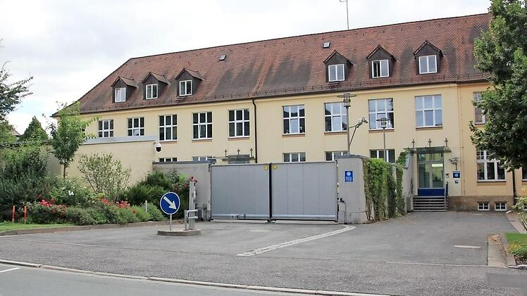 Die Polizei in Lichtenfels (unser Bild) ist mit 62 Stellen besetzt, Bad Staffelstein verfügt über elf Beamte.