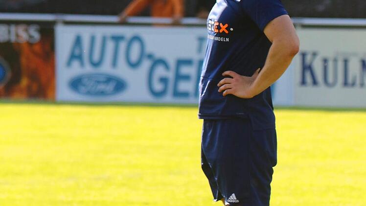 Izzet Nacak ist nach dem verlorenen Relegationsspiel und dem Abstieg am Boden zerstört. Während er bleibt, hat Lorenz Röthlingshofer (rechts) den ATS wieder verlassen.  Foto: Monika Limmer
