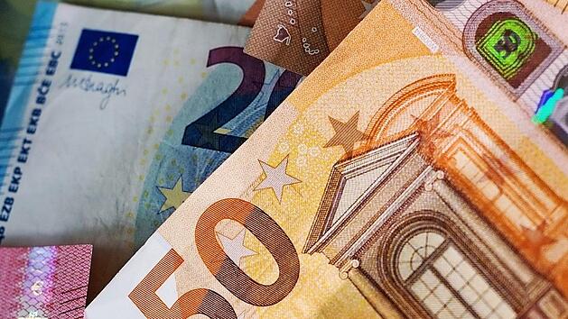 "Geld macht glücklich", heißt es oft. Der Zusammenhang zwischen Geld und Glück treibt Forscher seit Jahren um. Moniika Skolimowska, dpa