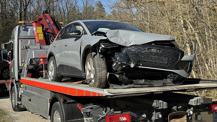 Schwerer Verkehrsunfall nach riskantem &Uuml;berholman&ouml;ver: F&uuml;nf Personen verletzt