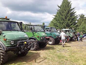 Unimogs aus ganz unterschiedlichen Baujahren kamen zusammen. Fotos: Sebastian Schmitt-Matthea