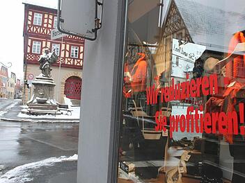 Reduzieren und profitieren: zwei Schlagworte, die jetzt ziehen sollen - gesehen am Marktplatz in Bad Staffelstein. Foto: Markus Häggberg