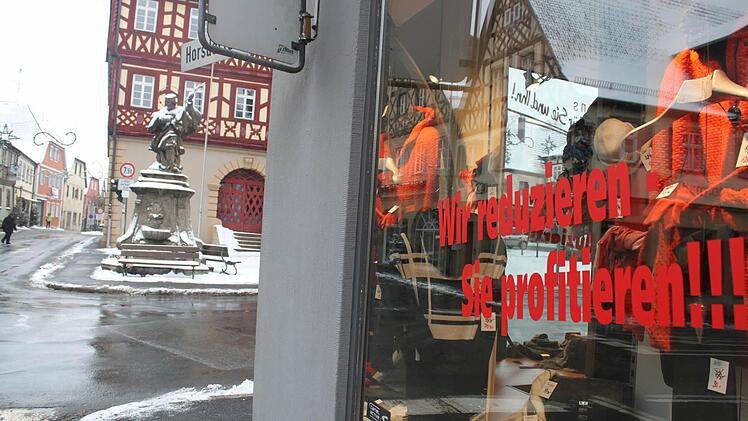 Reduzieren und profitieren: zwei Schlagworte, die jetzt ziehen sollen - gesehen am Marktplatz in Bad Staffelstein. Foto: Markus Häggberg