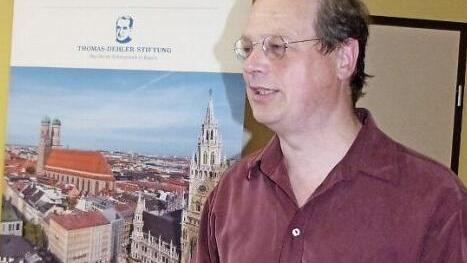Gunnar Kunz (links) liest aus seinem Kriminalroman "Ausgeleuchtet", der das Berlin der Weimarer Republik aufzeigt.