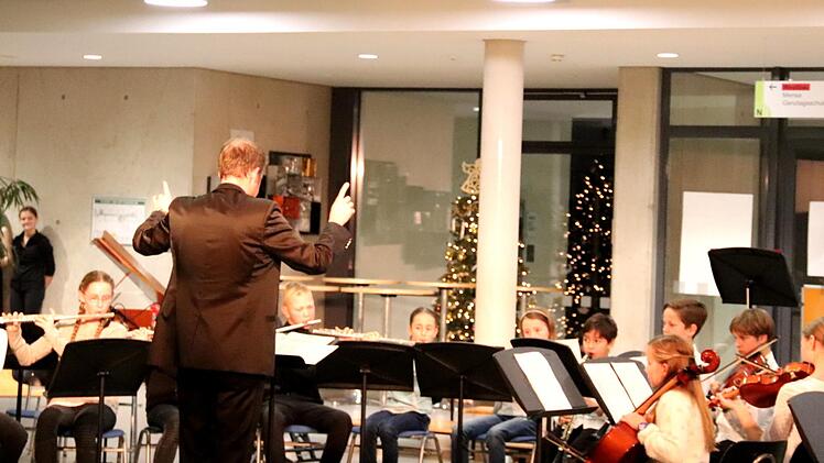 Das Vororchester mit Dirigent Florian KagerJohanna Blum