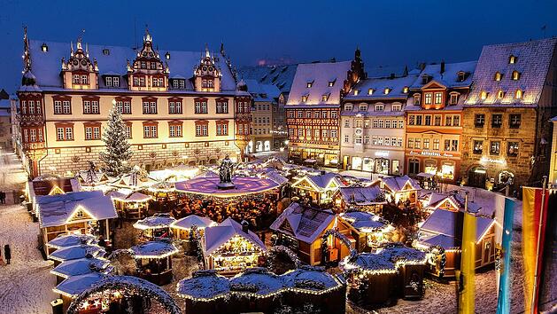 Weihnachtsmarkt in Coburg im Schnee