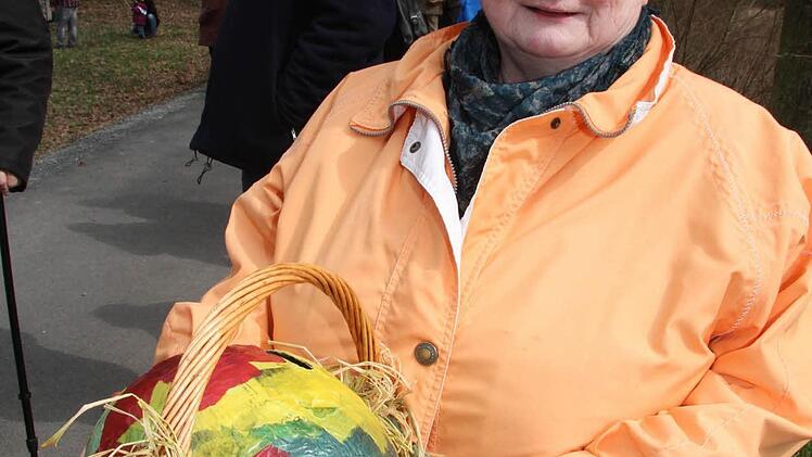 Rita Reuschlein ist der "Osterhase", der hinter dem ganzen Treiben steckt: in diesem Jahr hat sie 350 Päckchen für die Kinder gepackt