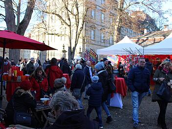 Jede Menge Besucher kamen zur Verkaufsausstellung "Winterlust" auf Schloss Weißenstein. Evi Seeger